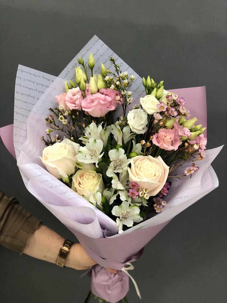 Букет цветов из: Альстромерии, Розы и Лизиантусы в Стальском