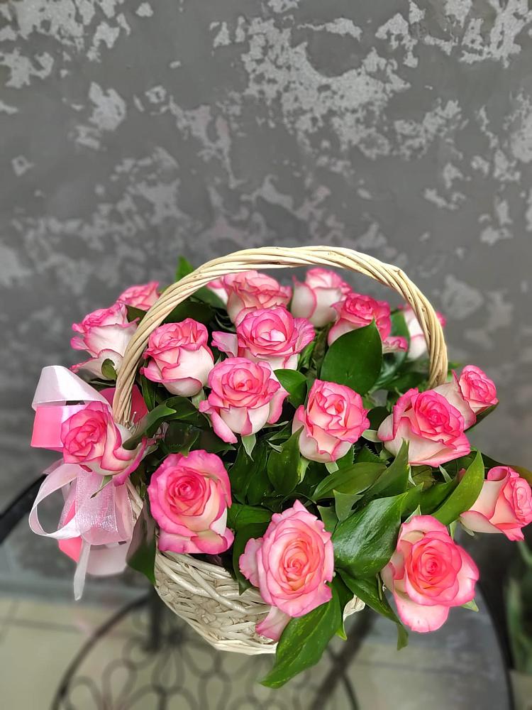 Цветочная композиция из Розы в корзине в Стальском