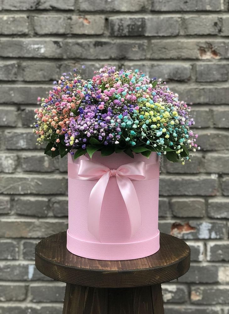 Цветочная композиция из Гипсофила и Розы в шляпной коробке в Стальском