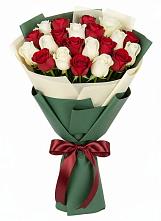 Букет Микс из красных и белых роз в Стальском