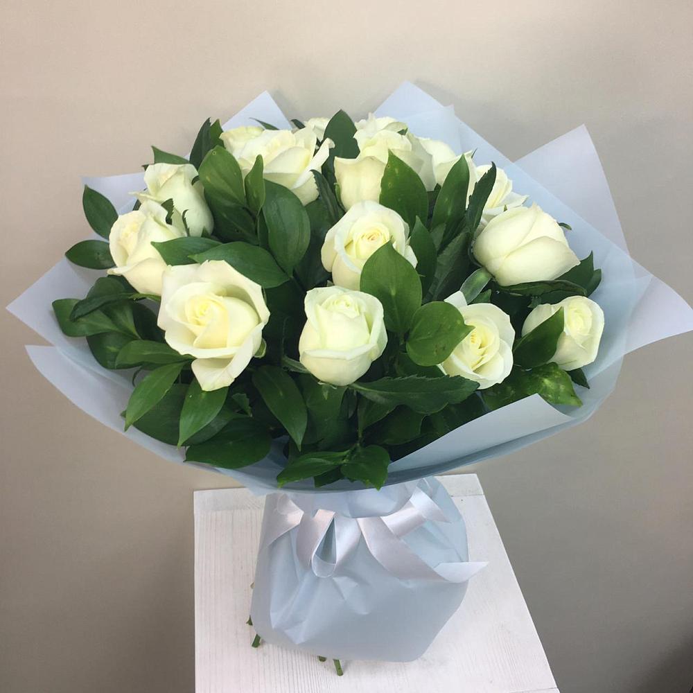 Букет 15 Белых роз Проуд в Стальском