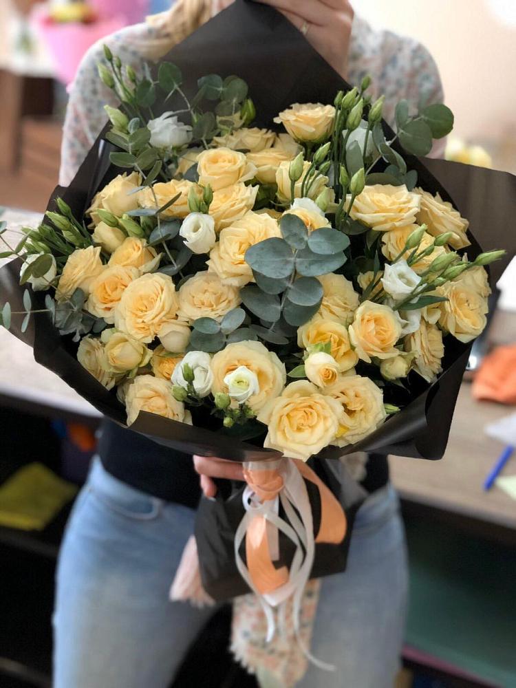 Букет цветов из: Розы и Лизиантусы в Стальском