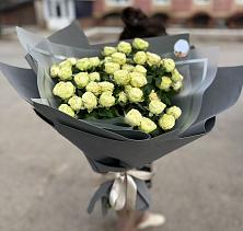 Букет Белые кустовые розы Солинеро в Стальском