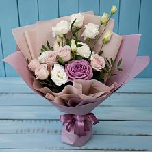 Букет цветов из:  Розы и Лизиантусы в Стальском