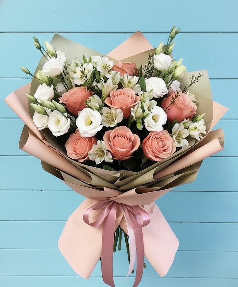 Букет цветов из: Розы, Альстромерии и Лизиантусы в Стальском