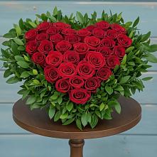 Цветочная композиция из Розы в виде сердца в Стальском