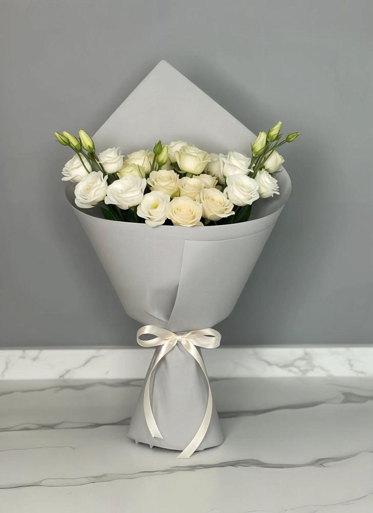 Букет цветов из: Розы и Лизиантусы в Стальском