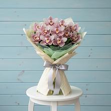 Букет цветов из:  Орхидеи и Розы в Стальском