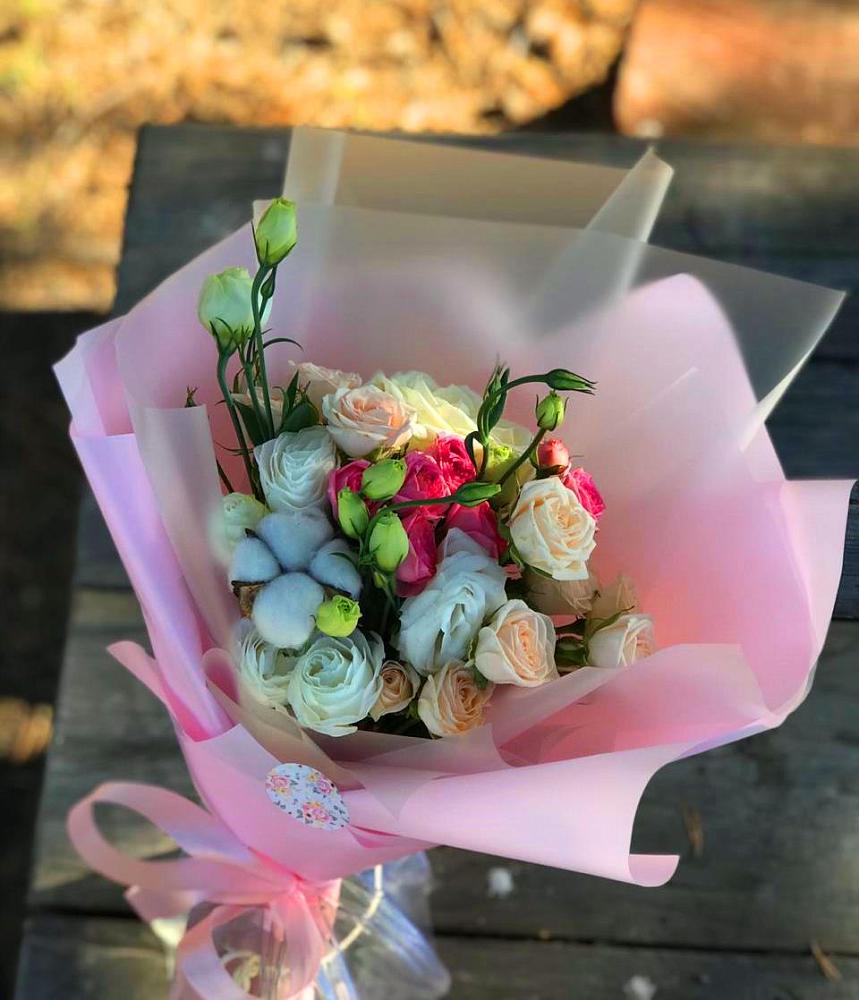 Букет цветов из: Розы и Лизиантусы в Стальском