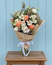 Букет цветов из:  Альстромерии, Лизиантусы, Розы и Хризантемы в Стальском