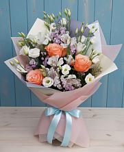 Букет цветов из:  Лизиантусы, Розы, Альстромерии и Гипсофила в Стальском