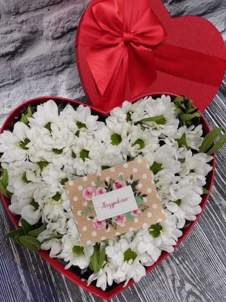 Цветочная композиция из Хризантемы в виде сердца в Стальском