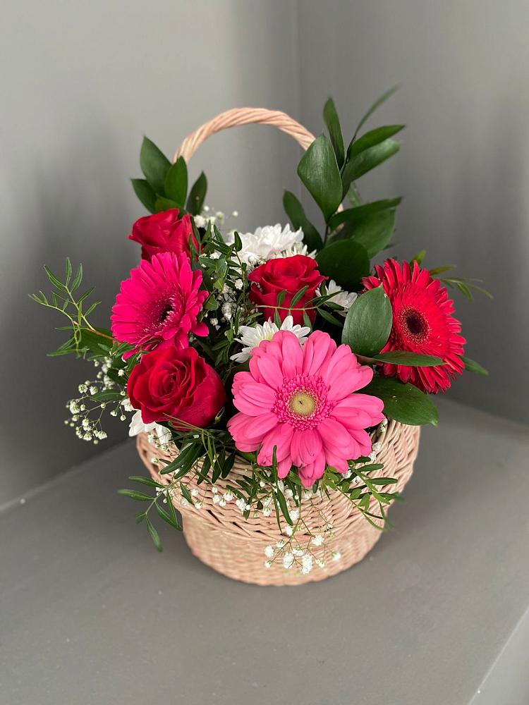 Цветочная композиция из Розы, Хризантемы и Герберы в корзине в Стальском