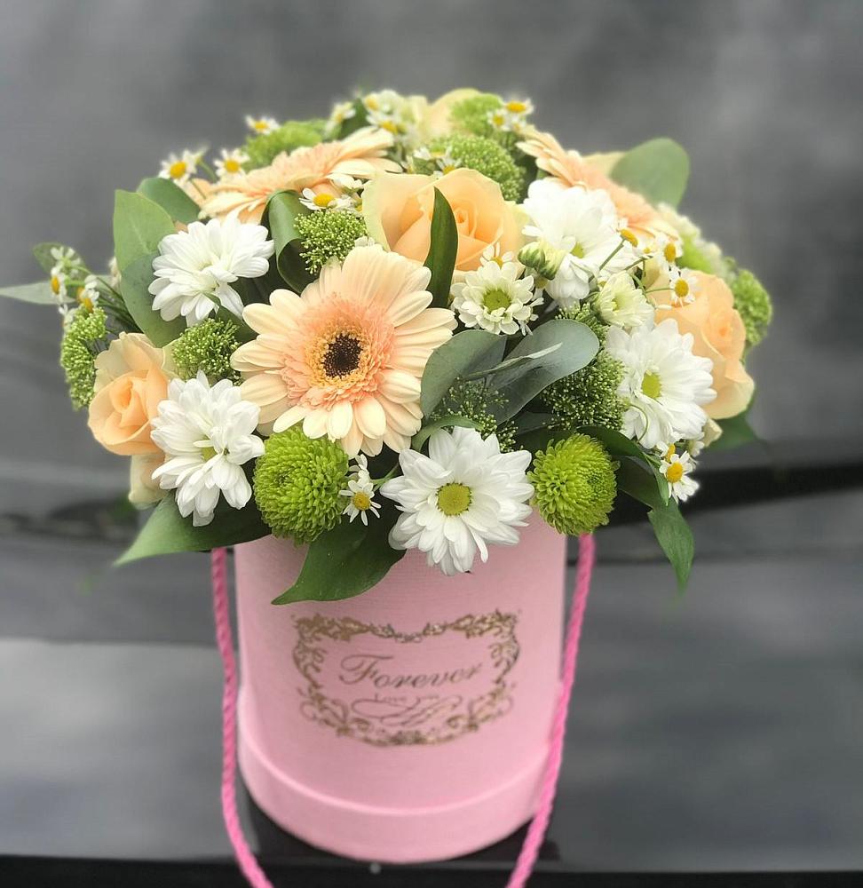 Цветочная композиция из Розы, Герберы и Хризантемы в шляпной коробке в Стальском