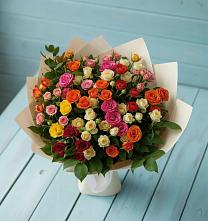 Букет Микс из разноцветных кустовых роз в Стальском