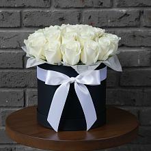 Цветочная композиция из Розы в шляпной коробке в Стальском